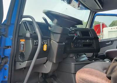 Volvo VNL Dashboard Assembly
