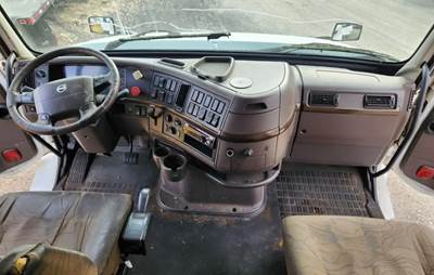 Volvo VNL Dashboard Assembly