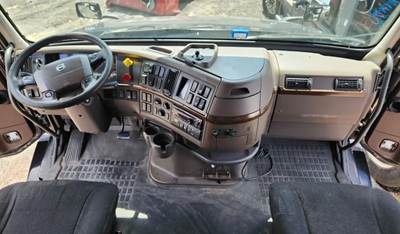 Volvo VNL Dashboard Assembly