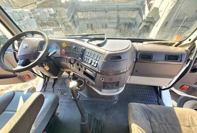 Volvo VNL Dashboard Assembly