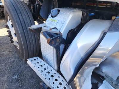Freightliner Cascadia 113 DEF Tank