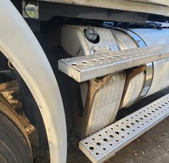 Freightliner Cascadia 113 DEF Tank