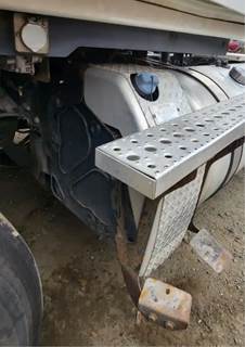 Freightliner Cascadia 113 DEF Tank