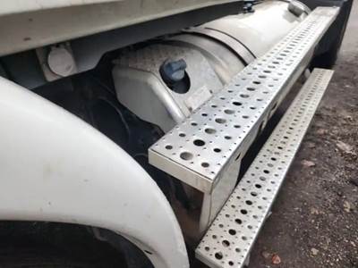 Freightliner Cascadia 113 DEF Tank