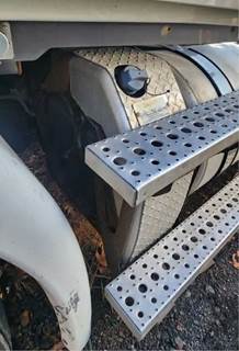 Freightliner Cascadia 113 DEF Tank