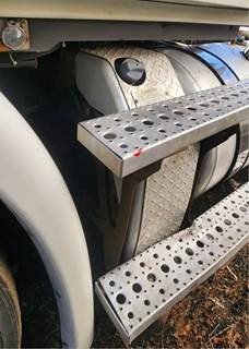 Freightliner Cascadia 113 DEF Tank