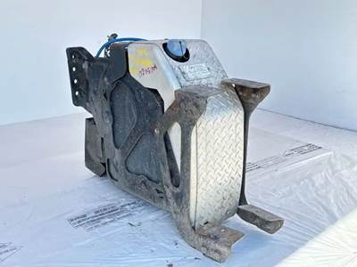 Freightliner Cascadia 113 DEF Tank