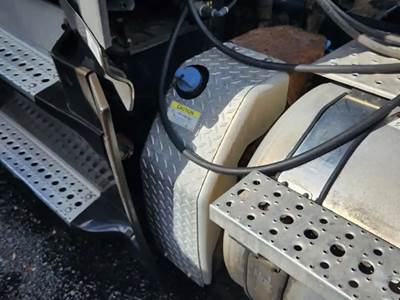 Freightliner Cascadia 113 DEF Tank