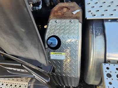 Freightliner Cascadia 113 DEF Tank