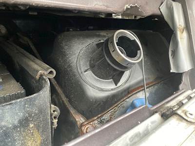 Freightliner Cascadia 125 DEF Tank