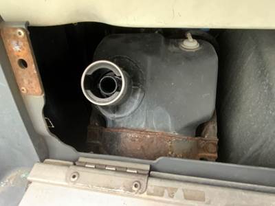 Freightliner Cascadia 125 DEF Tank