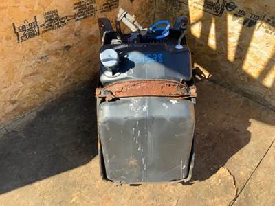 Freightliner Cascadia 125 DEF Tank