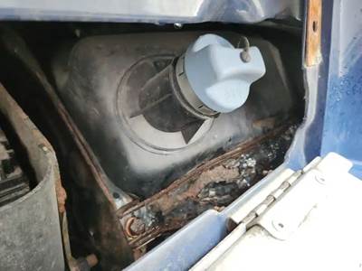 Freightliner Cascadia 125 DEF Tank