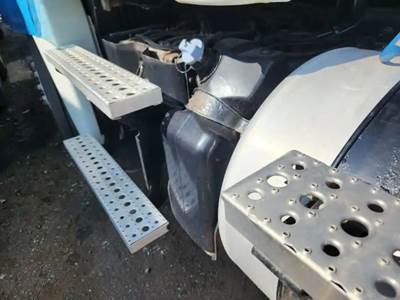 Freightliner Cascadia 125 DEF Tank