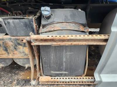 Freightliner Cascadia 125 DEF Tank