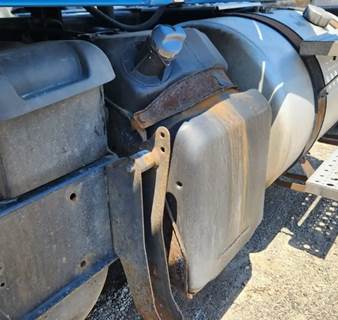 Freightliner Cascadia 125 DEF Tank