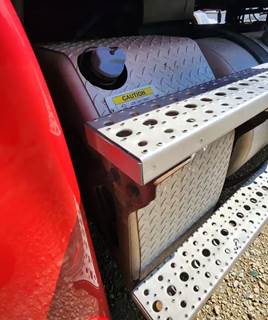 Freightliner Cascadia 125 DEF Tank