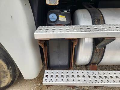 Freightliner Cascadia 125 DEF Tank
