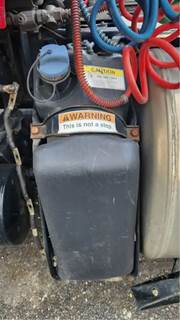 Freightliner Cascadia 126 DEF Tank