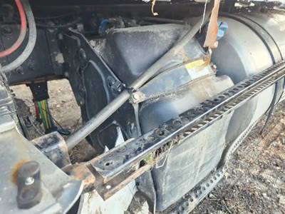 Freightliner Cascadia 126 DEF Tank