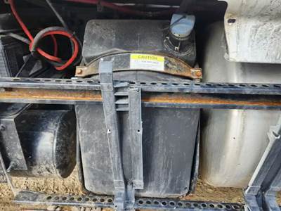 Freightliner Cascadia 126 DEF Tank