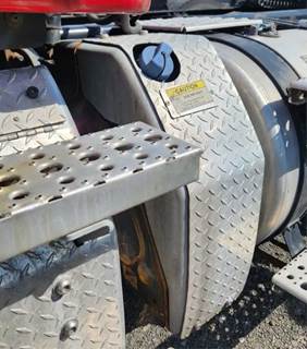 Freightliner Cascadia 126 DEF Tank
