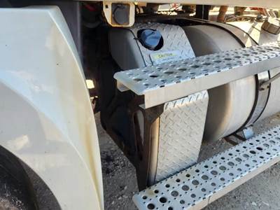 Freightliner Cascadia 126 DEF Tank