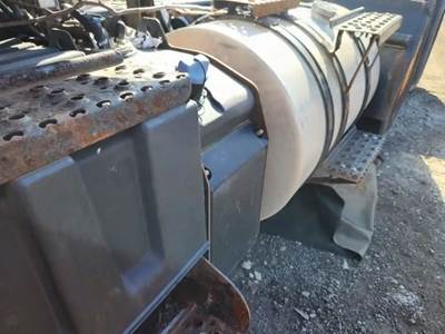 International LT625 DEF Tank