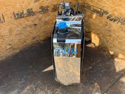 International RH613 DEF Tank