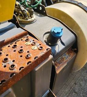 International RH613 DEF Tank