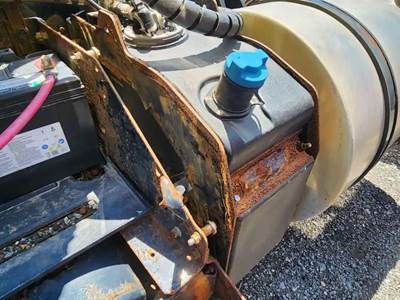 International RH613 DEF Tank