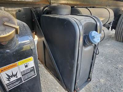 Kenworth K370 DEF Tank