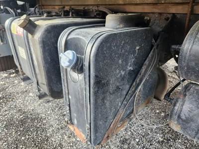 Kenworth K370 DEF Tank