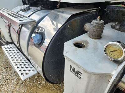 Kenworth T370 DEF Tank