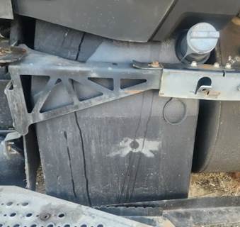 Kenworth T680 DEF Tank