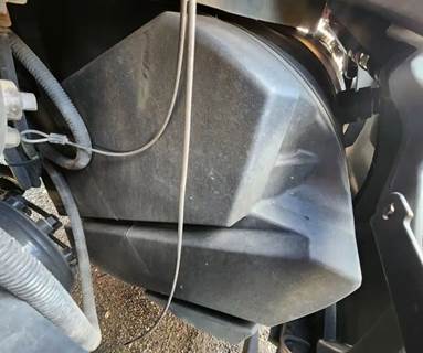 Kenworth T680 DEF Tank