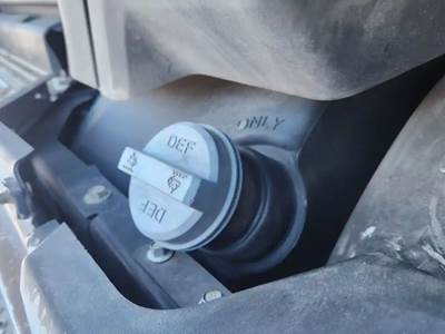 Kenworth T680 DEF Tank