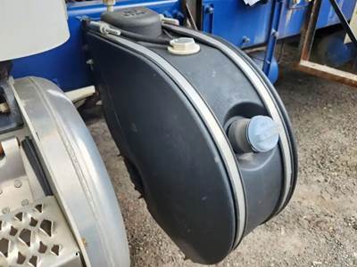 Peterbilt 337 DEF Tank