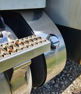 Peterbilt 337 DEF Tank