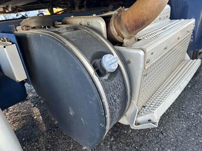 Peterbilt 365 DEF Tank