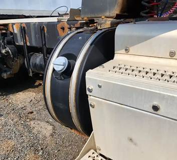 Peterbilt 384 DEF Tank