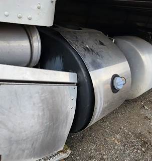 Peterbilt 386 DEF Tank