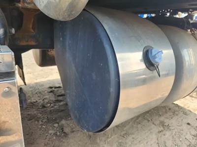 Peterbilt 388 DEF Tank