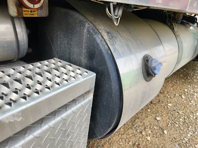 Peterbilt 389 DEF Tank