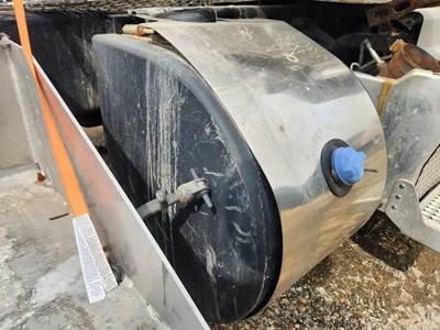 Peterbilt 389 DEF Tank