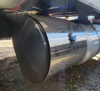 Peterbilt 567 DEF Tank