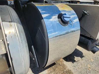Peterbilt 579 DEF Tank