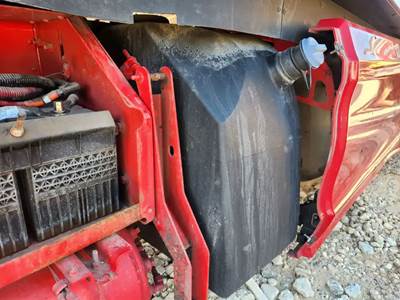 Peterbilt 579 DEF Tank