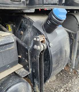 Volvo VNL DEF Tank