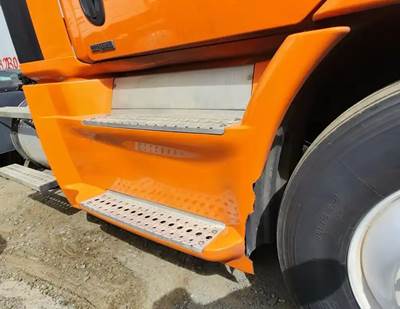 Freightliner Cascadia 113 DPF Filter